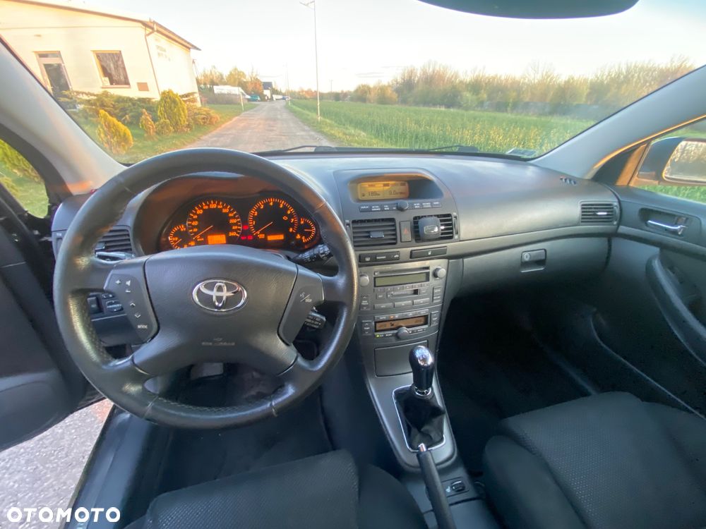 Toyota Avensis 1.8 VVT-i Sol - 8