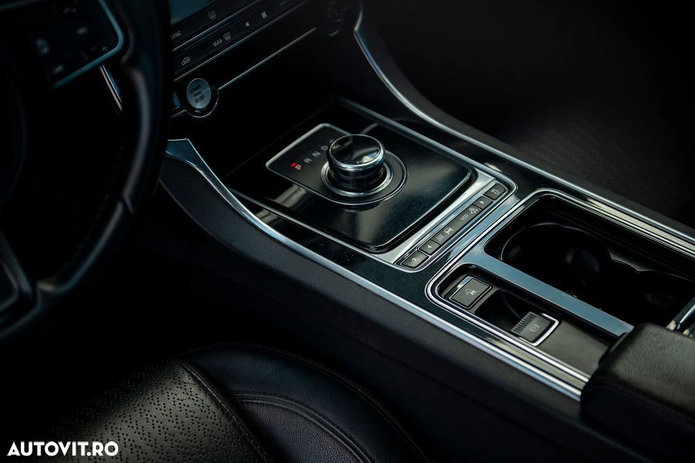 Jaguar XF 20d RWD Prestige - 15