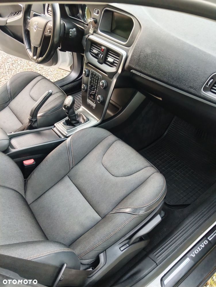 Volvo V40 Cross Country - 6