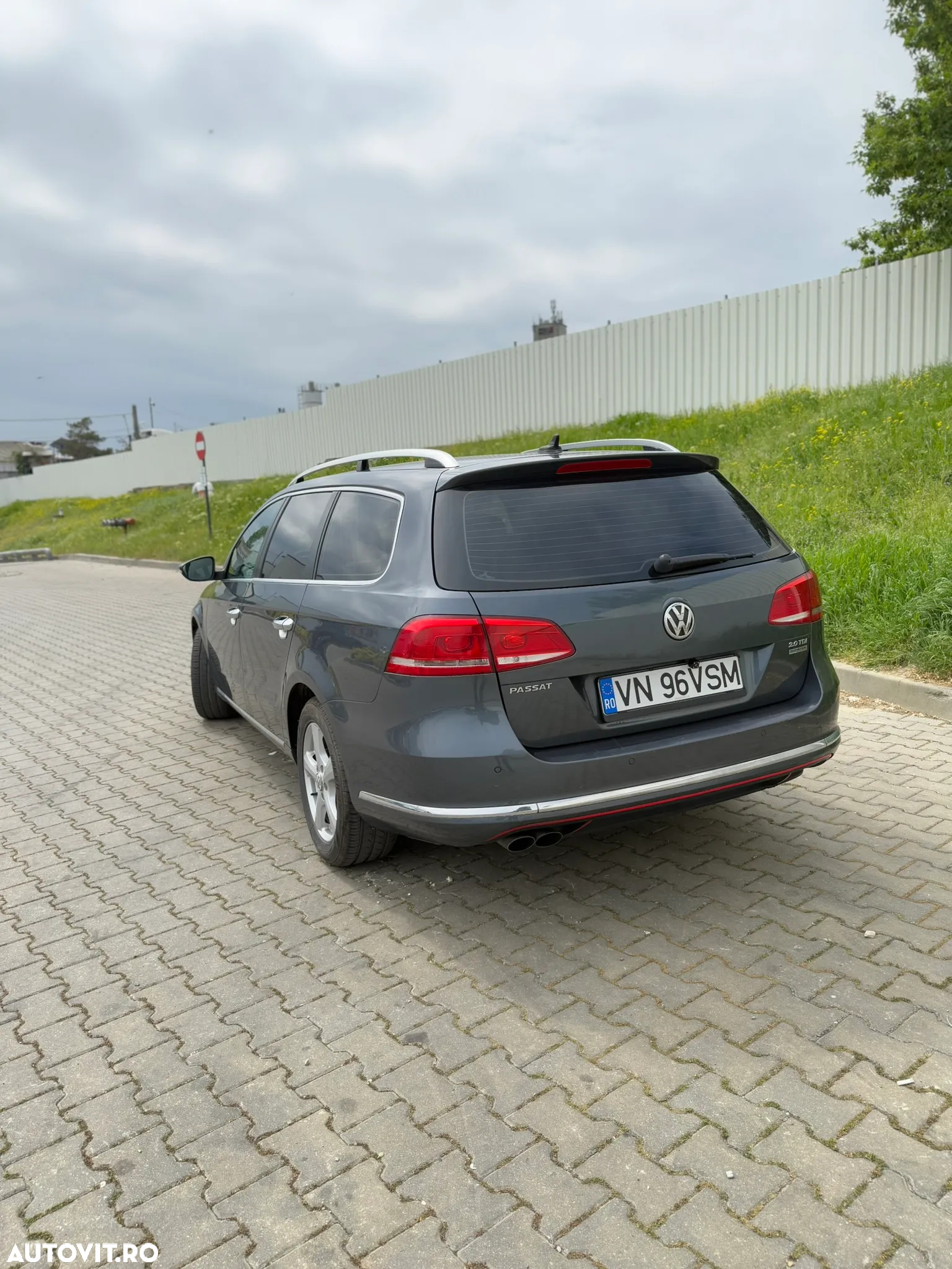 Volkswagen Passat Variant 2.0 TDI BlueMotion Technology Highline - 4