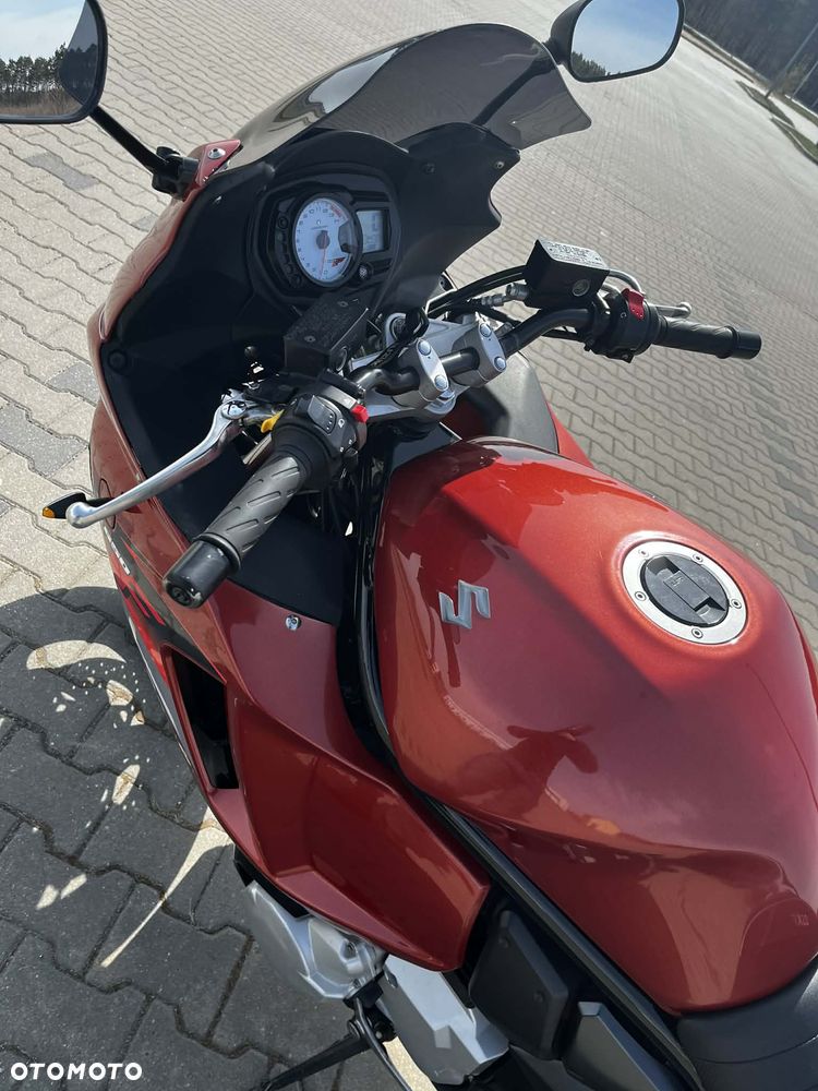 Suzuki GSX - 6