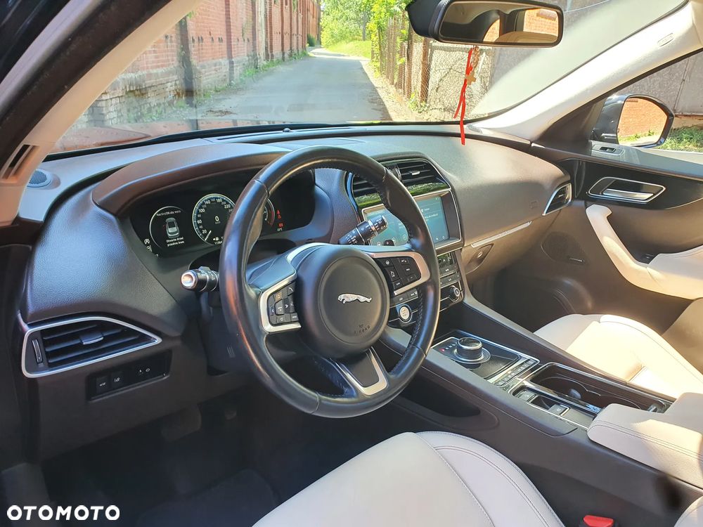 Jaguar F-Pace 20d AWD Prestige - 12
