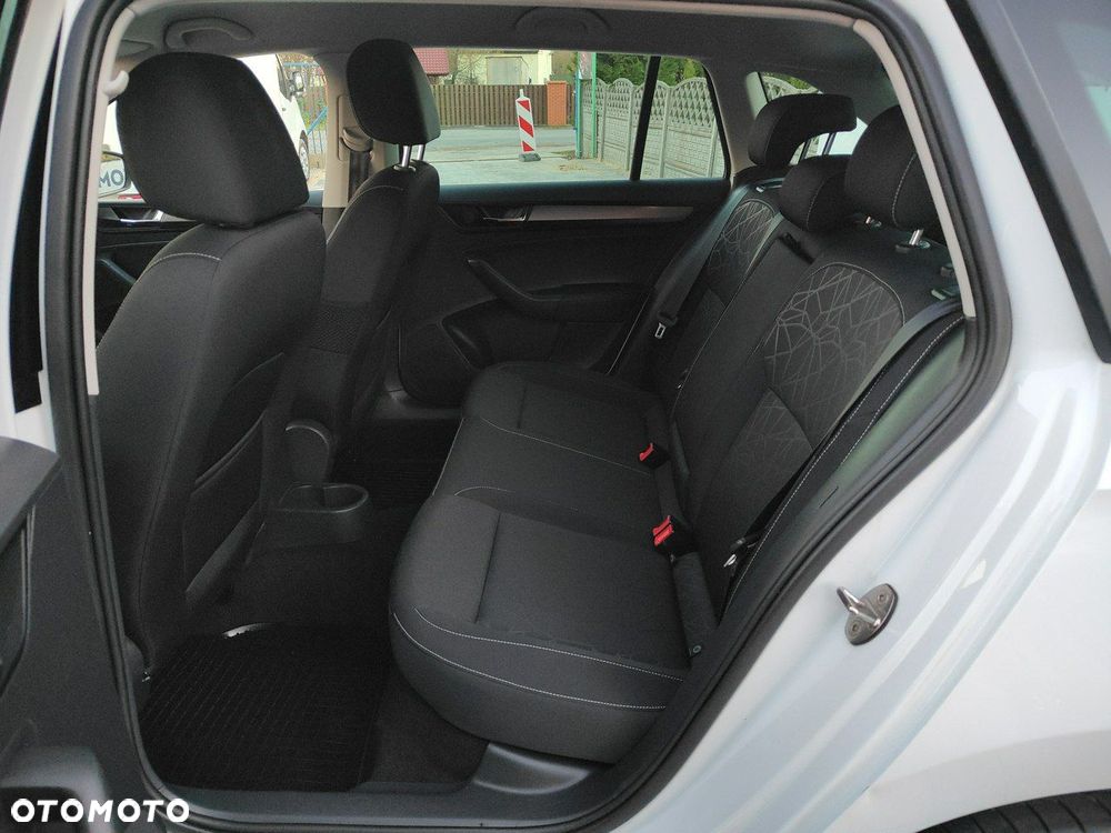 Skoda RAPID 1.0 TSI Clever - 27