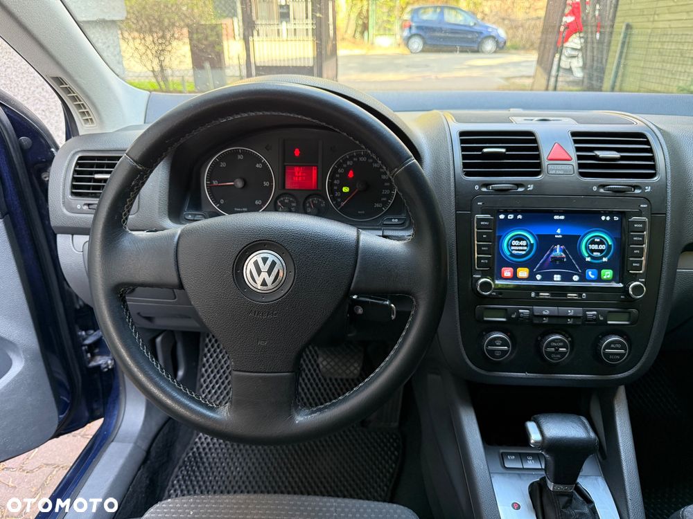 Volkswagen Jetta 2.0 TDI Comfortline DSG - 24