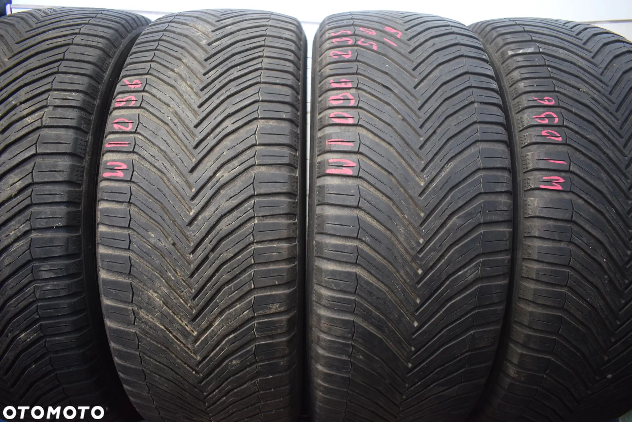 R19 235/50 Michelin CrossClimate SUV Cena za komplet - 1
