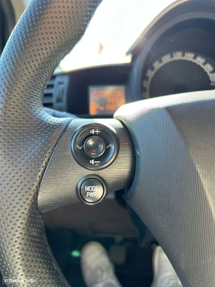 Toyota iQ 1.4 D-4D - 25