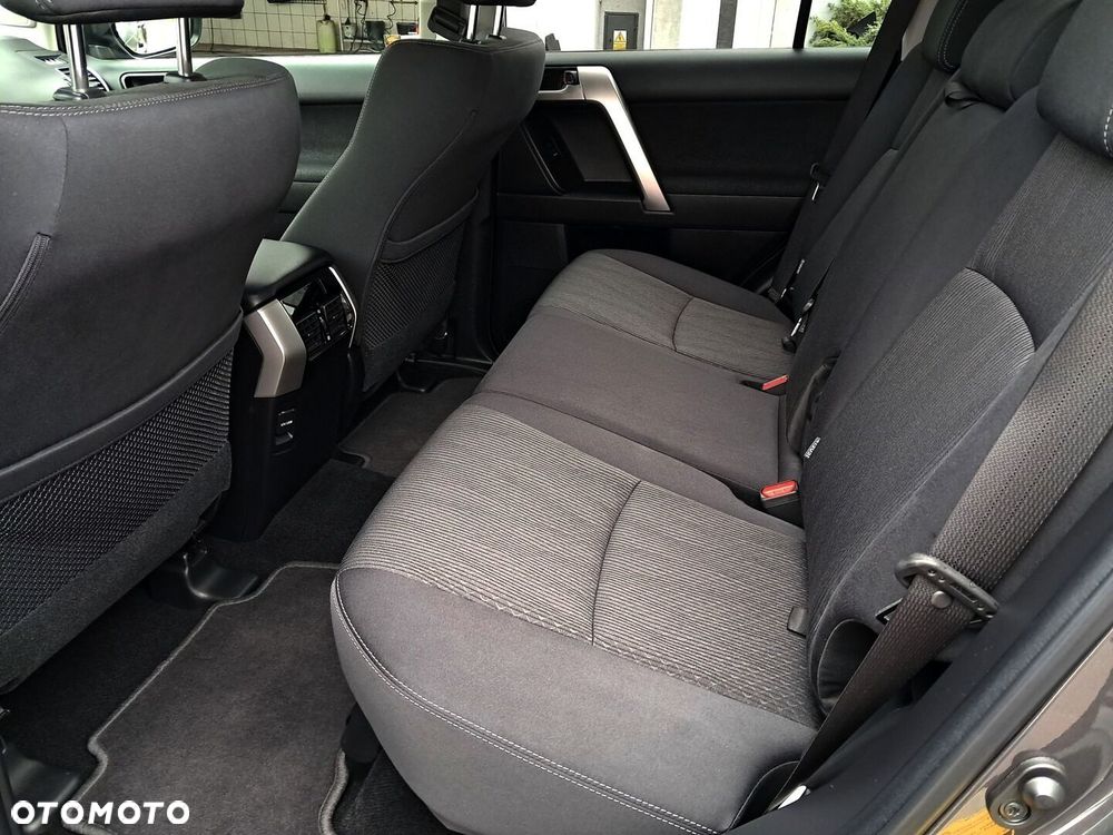 Toyota Land Cruiser LC 2.8 D-4D Prestige - 13