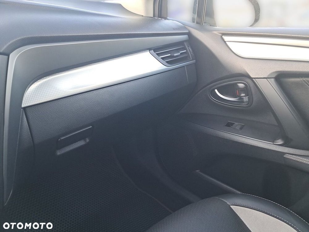 Toyota Avensis - 27