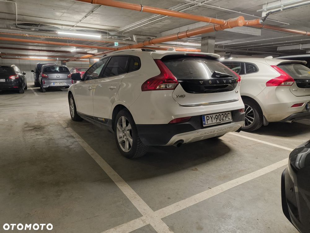 Volvo V40 Cross Country T4 AWD Geartronic Momentum - 4