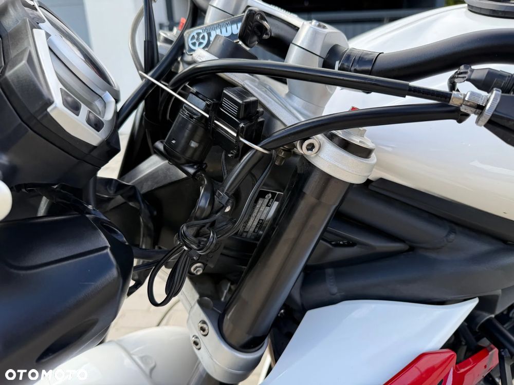 Triumph Street Triple - 7