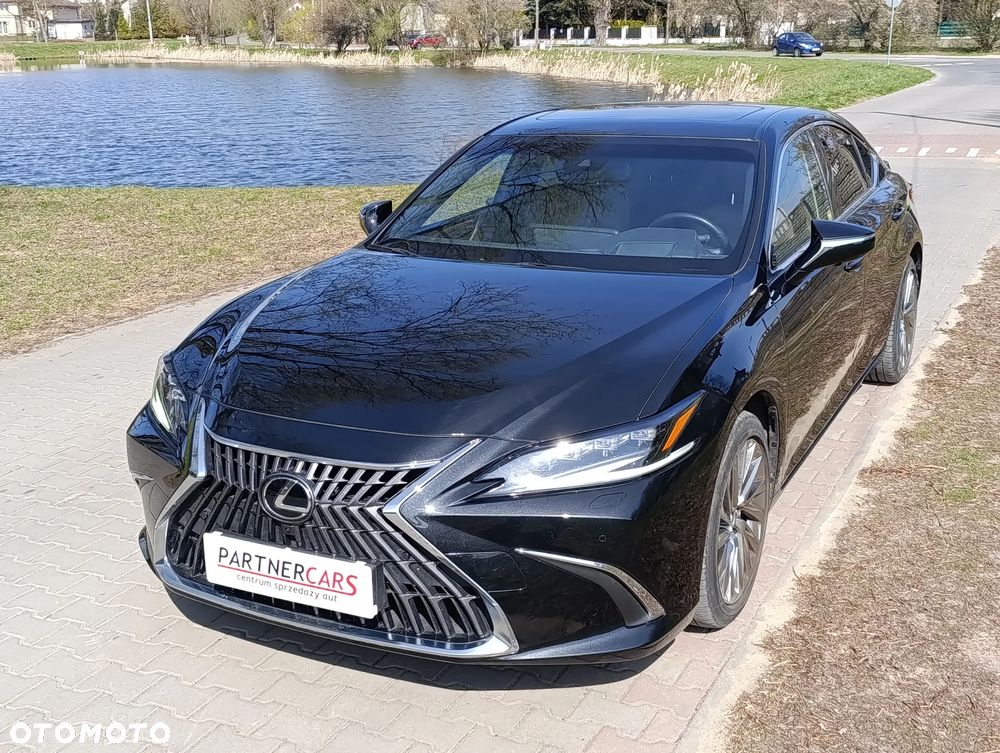 Lexus ES 300h Omotenashi - 1