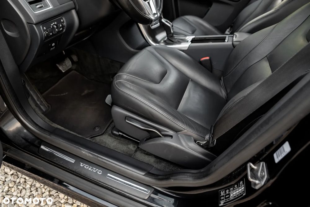 Volvo XC 60 D5 AWD Geartronic Momentum - 20
