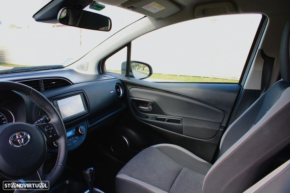 Toyota Yaris 1.5 HSD 20 Anos - 12