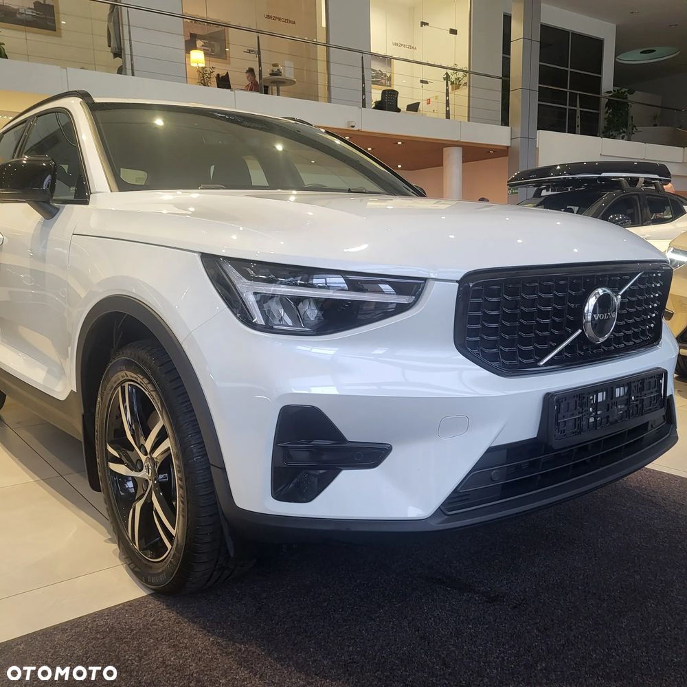 Volvo XC 40 B3 Plus Dark - 2