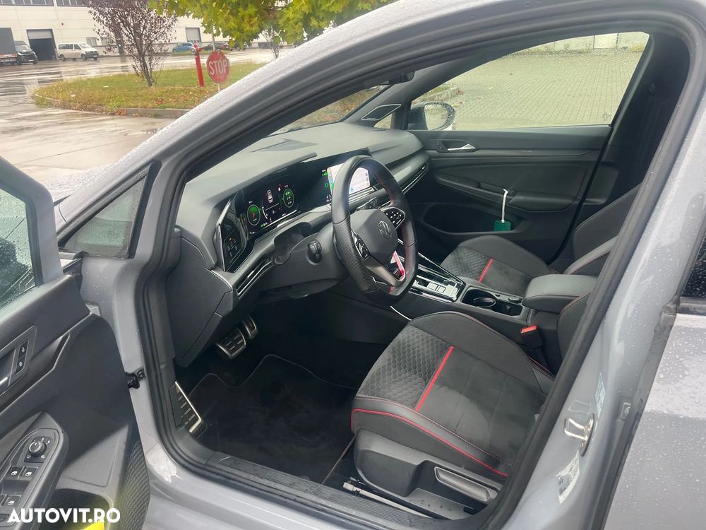 Volkswagen Golf - 6