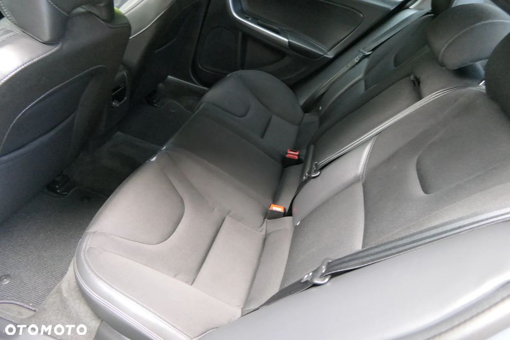 Volvo S60 D3 Drive-E Momentum - 21