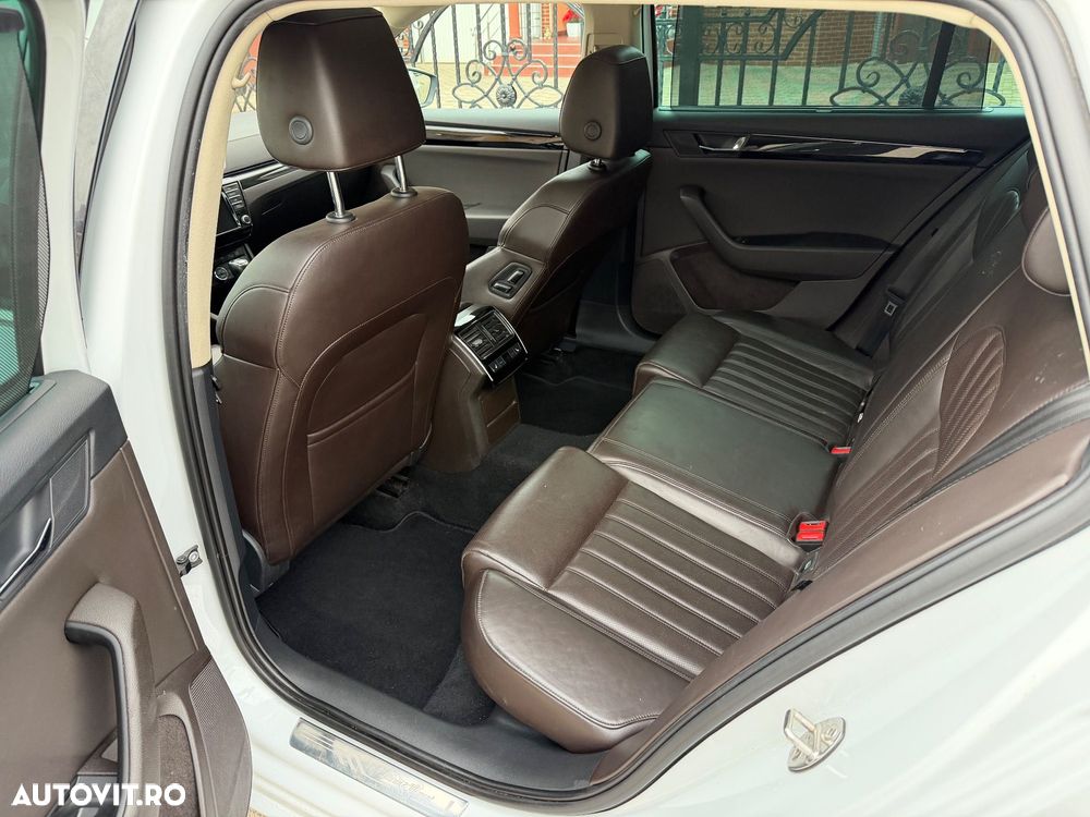 Skoda Superb Combi 2.0 TDI DSG 4X4 Laurin & Klement - 37