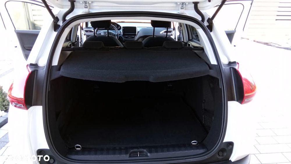 Peugeot 2008 1.2 Pure Tech Style - 24