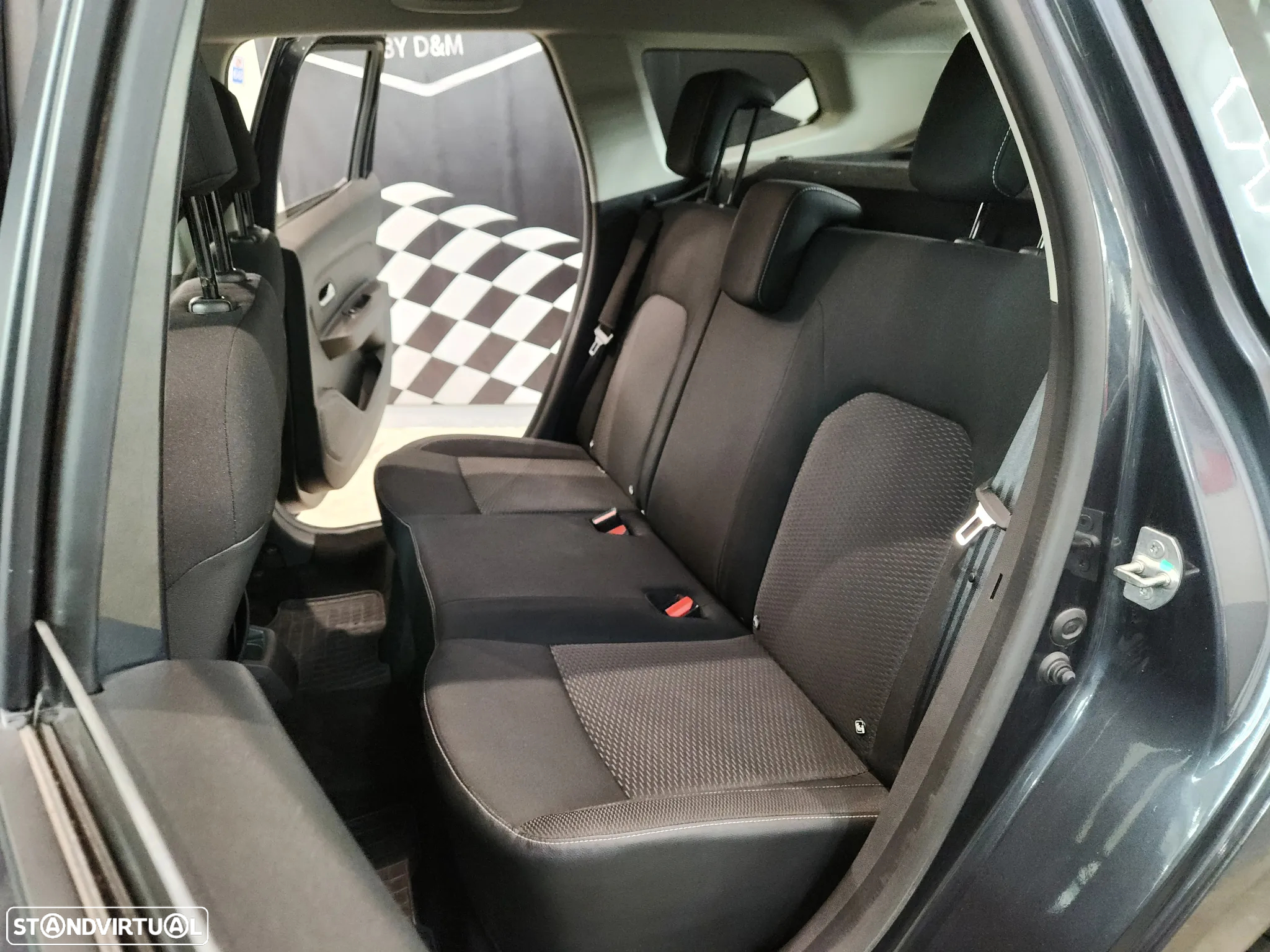 Dacia Duster 1.5 dCi Comfort - 34