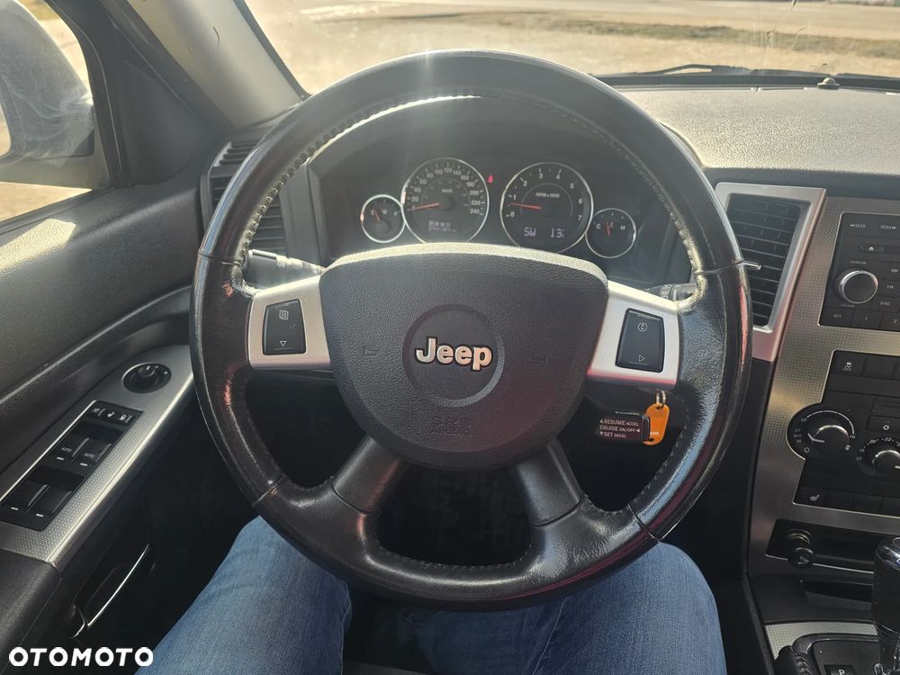 Jeep Grand Cherokee - 27