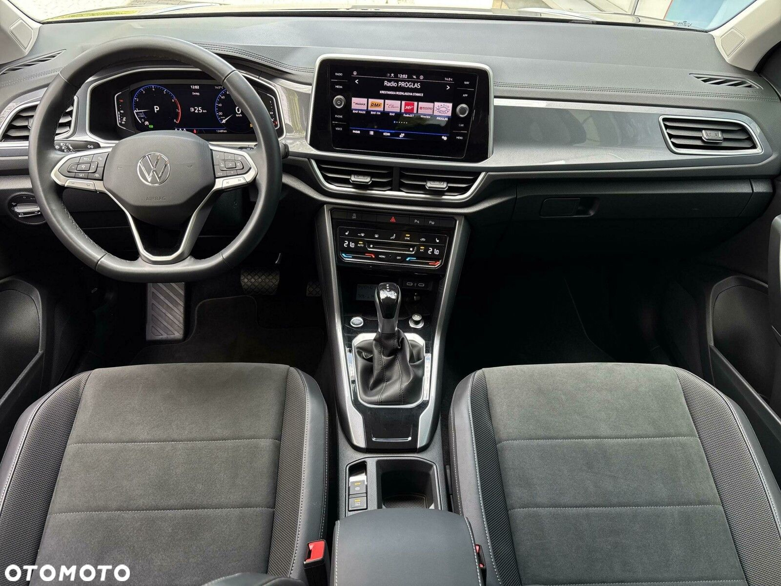 Volkswagen T-Roc - 13