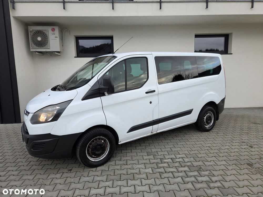 Ford Custom - 16