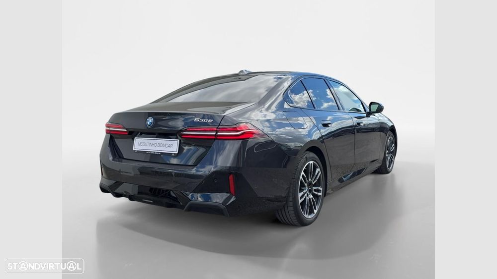BMW 530 e Pack Desportivo M - 4