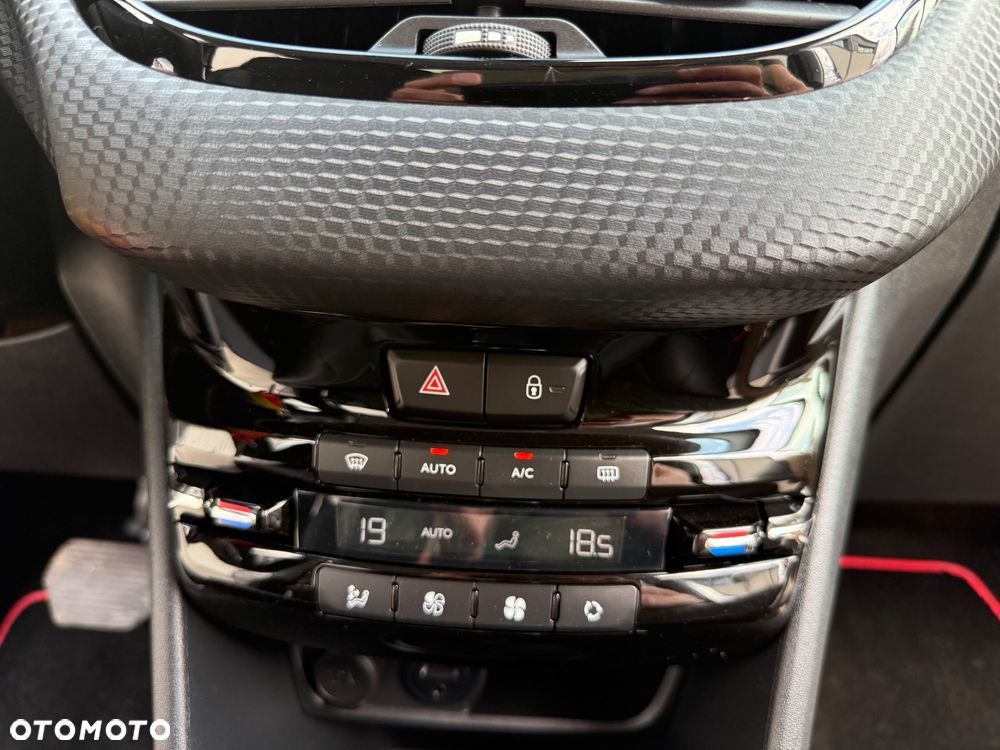 Peugeot 2008 120 VTI Automatik Allure - 22