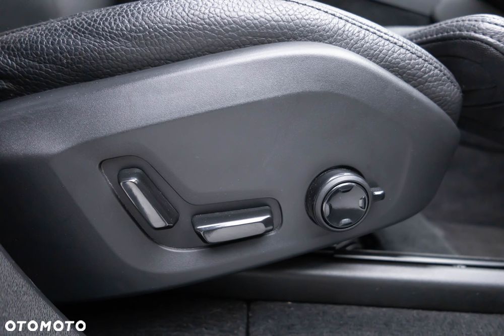 Volvo XC 90 B5 D AWD Ultimate Dark - 31