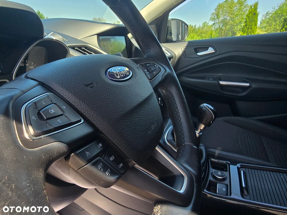 Ford Kuga 1.5 EcoBoost 2x4 Titanium - 13