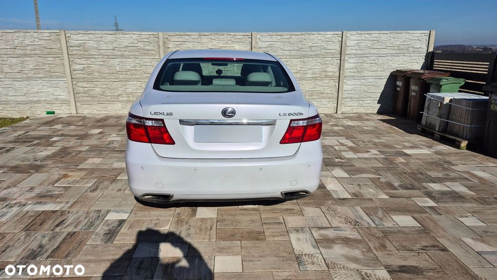 Lexus LS - 11