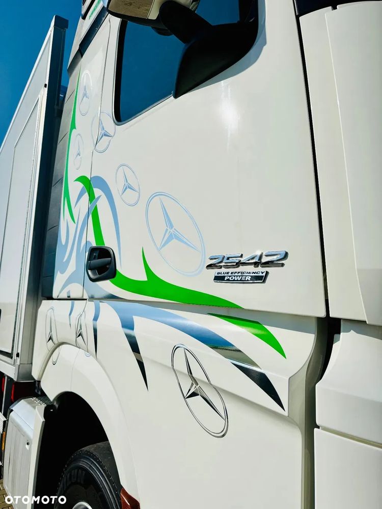 Mercedes-Benz Actros 2542 // E6 // chłodnia multitemperatura 22,5 Epal // winda // bitemperatua // świeżo z Niemiec // Idealny !!! - 12