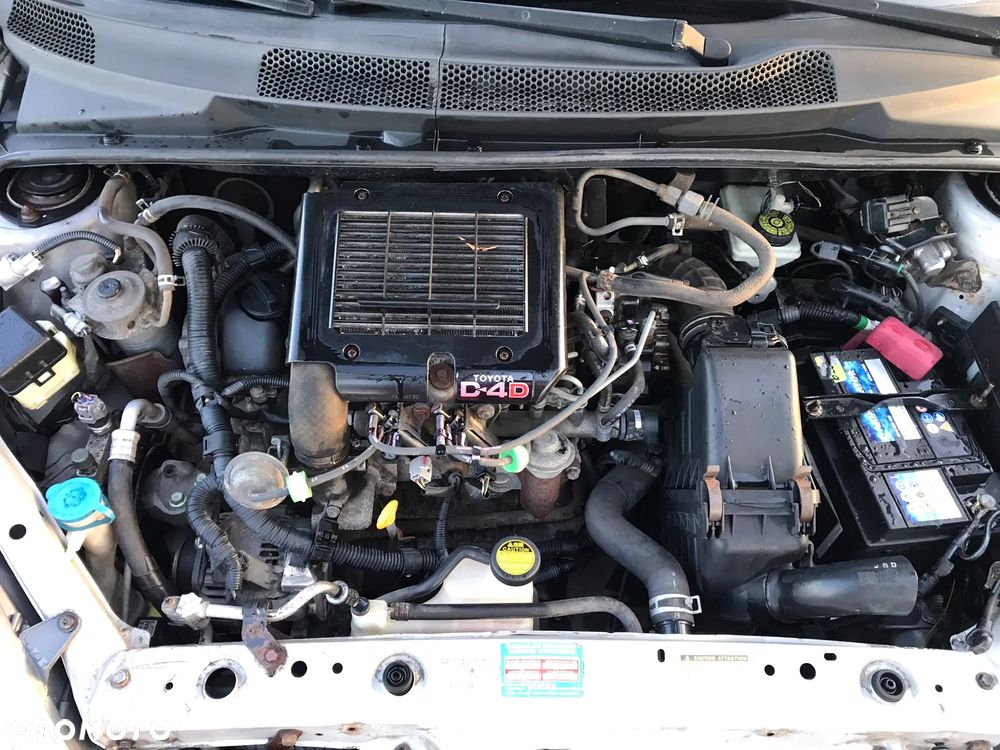 Toyota Yaris 1.4 D-4D Base - 13
