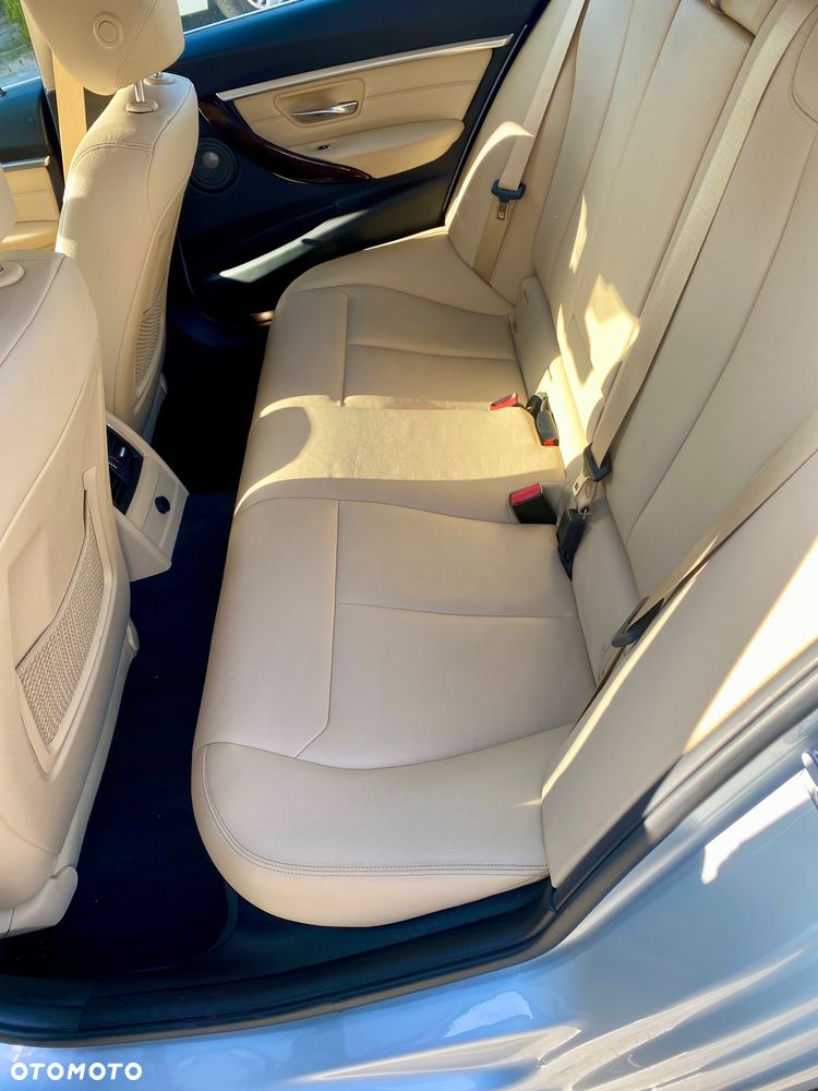 BMW Seria 3 330d xDrive M Sport - 14