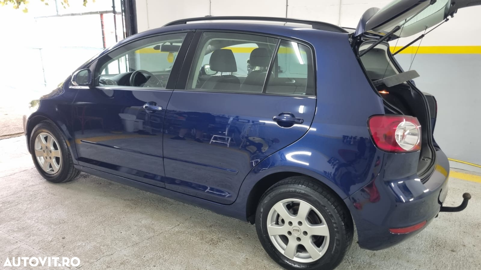 Volkswagen Golf Plus 1.6 TDI DPF Comfortline - 23