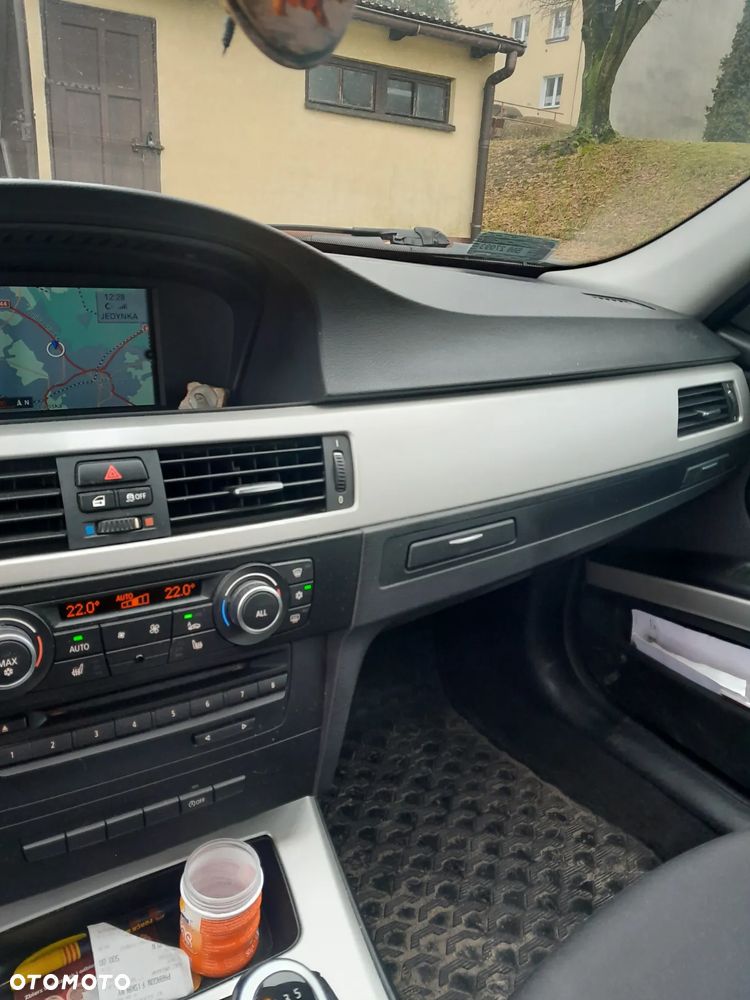 BMW Seria 3 318d DPF Edition Exclusive - 12