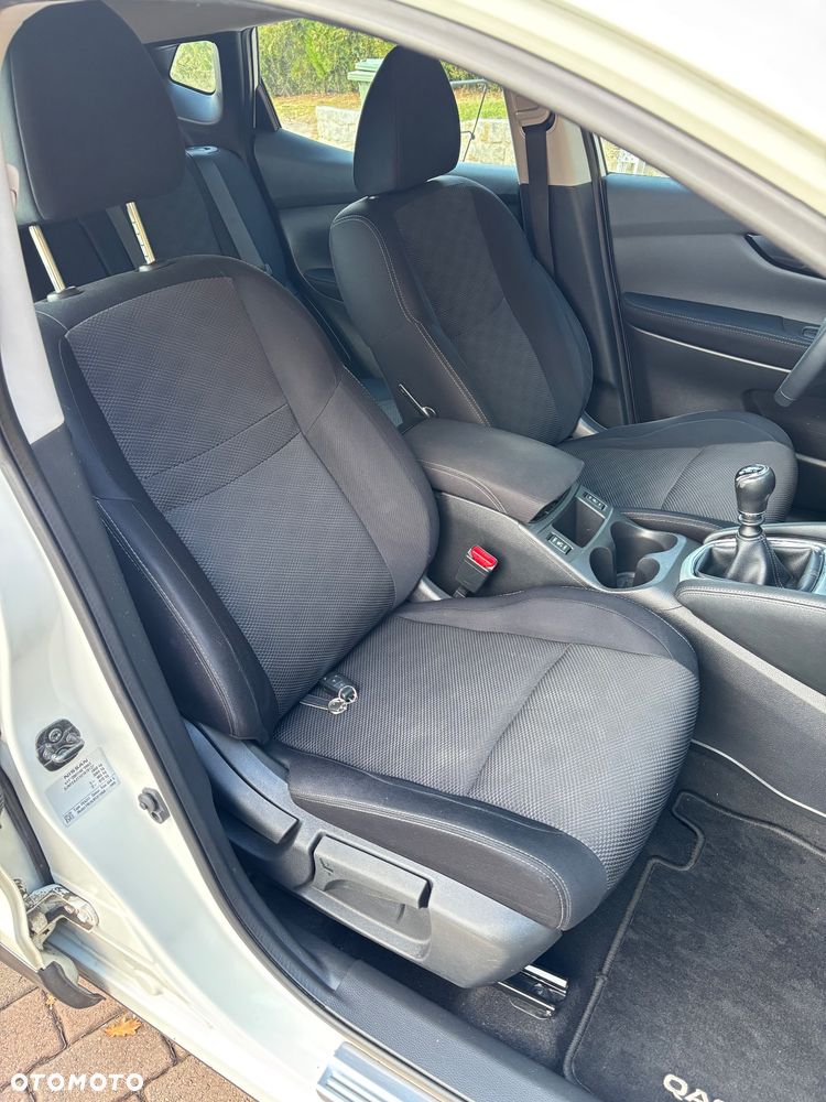 Nissan Qashqai 1.2 DIG-T N-Vision - 17