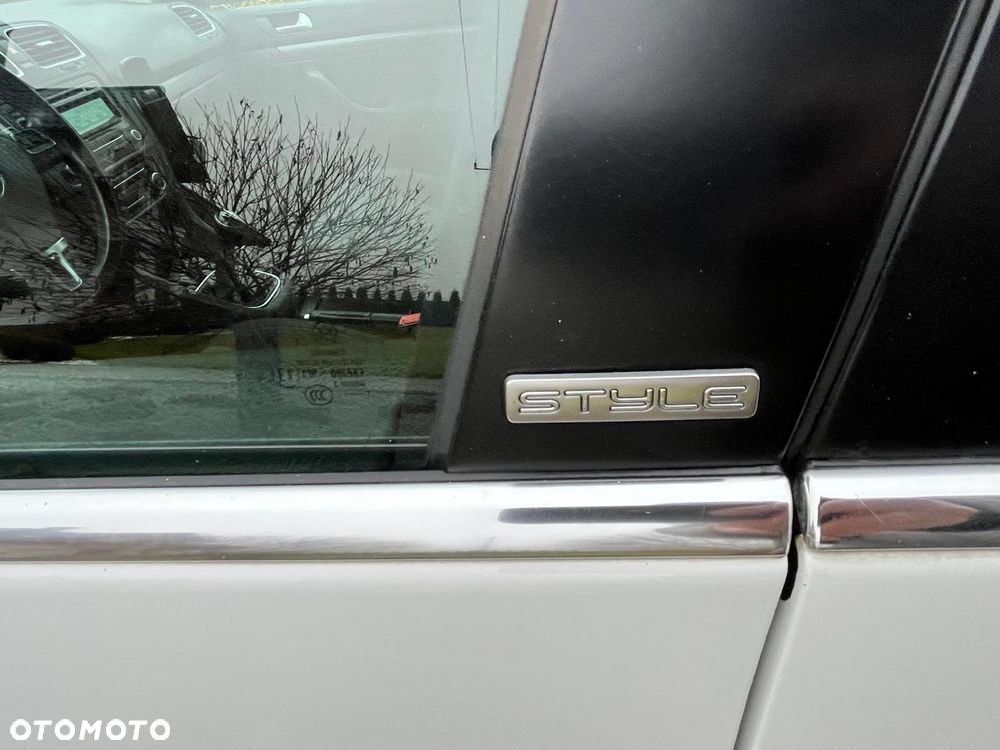 Volkswagen Golf 1.6 TDI DPF Style - 22