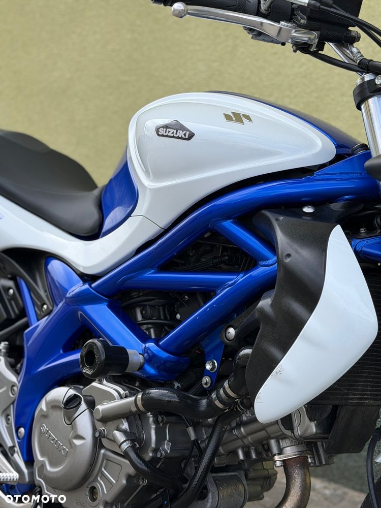 Suzuki Gladius - 4