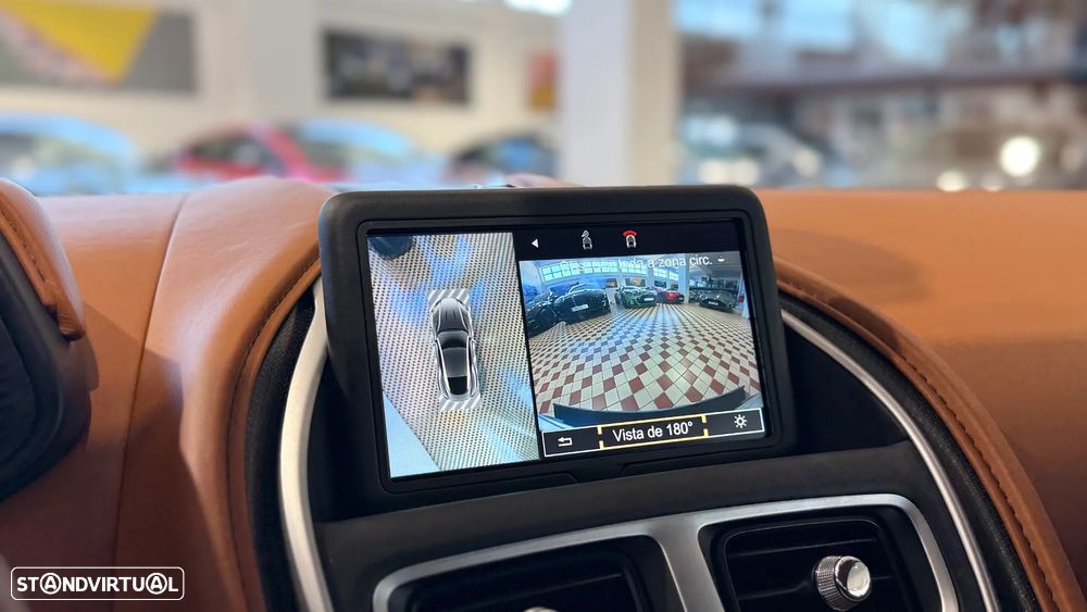 Aston Martin DB11 Coupé - 24