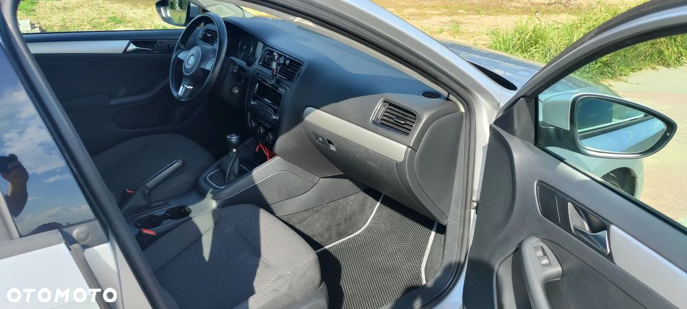 Volkswagen Jetta 1.6 TDI Trendline - 10