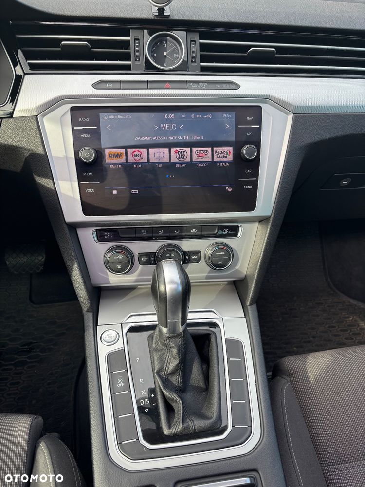 Volkswagen Passat - 18