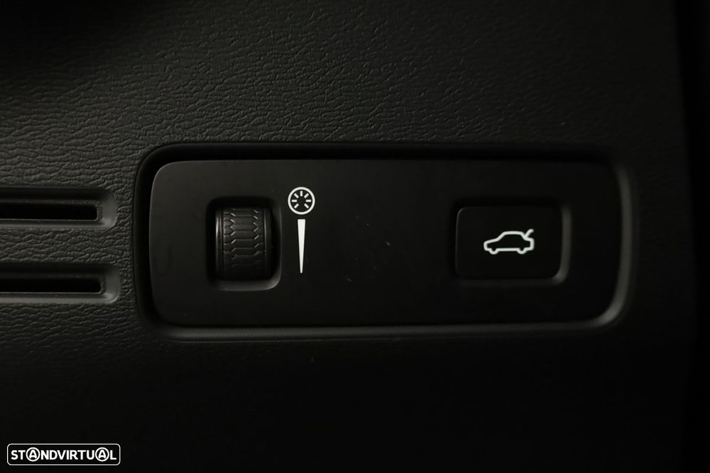 Volvo XC 40 1.5 T2 Plus Dark Auto - 18