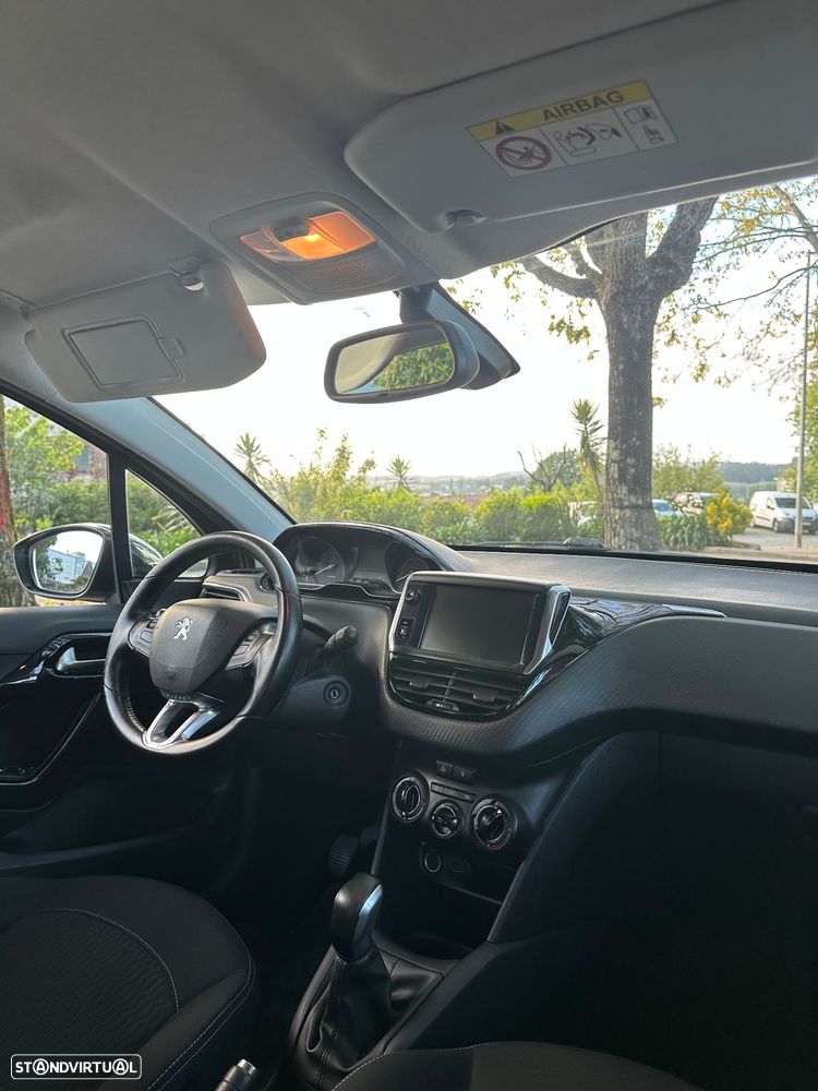 Peugeot 208 1.2 PureTech Style - 24