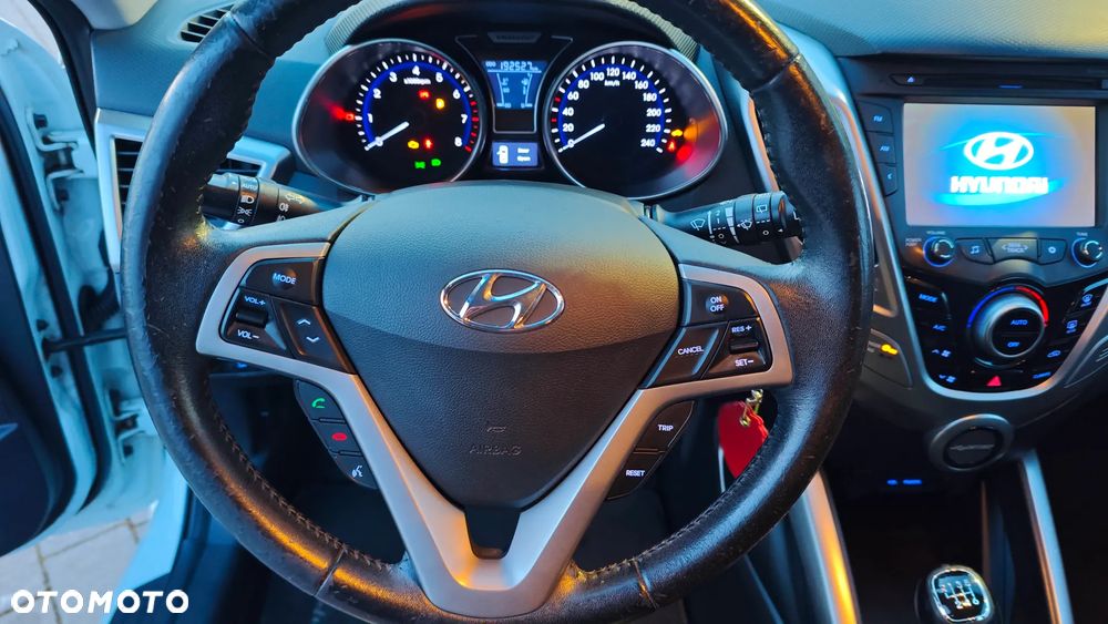 Hyundai Veloster 1.6 Premium - 11