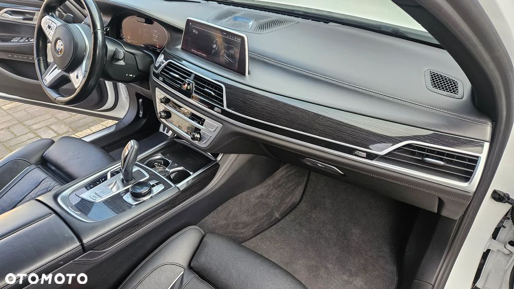 BMW Seria 7 750i xDrive - 19