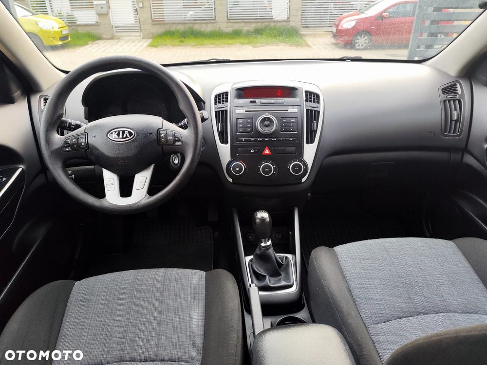 Kia Ceed 1.6 L - 17