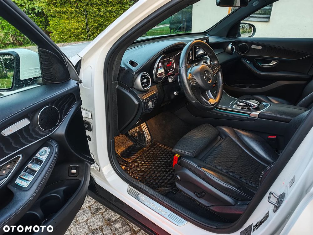 Mercedes-Benz GLC 220 d 4Matic 9G-TRONIC AMG Line - 24
