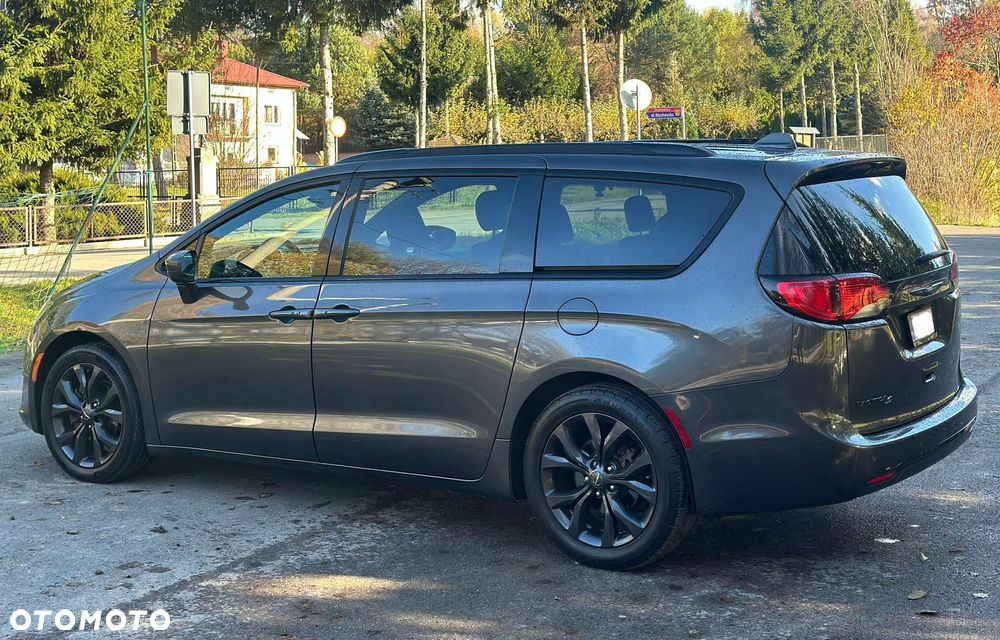 Chrysler Pacifica - 3