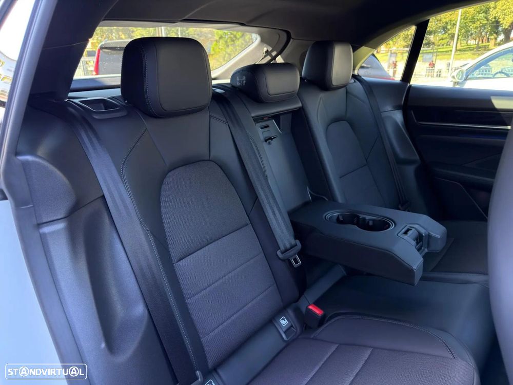 Porsche Macan Electric 4 - 28
